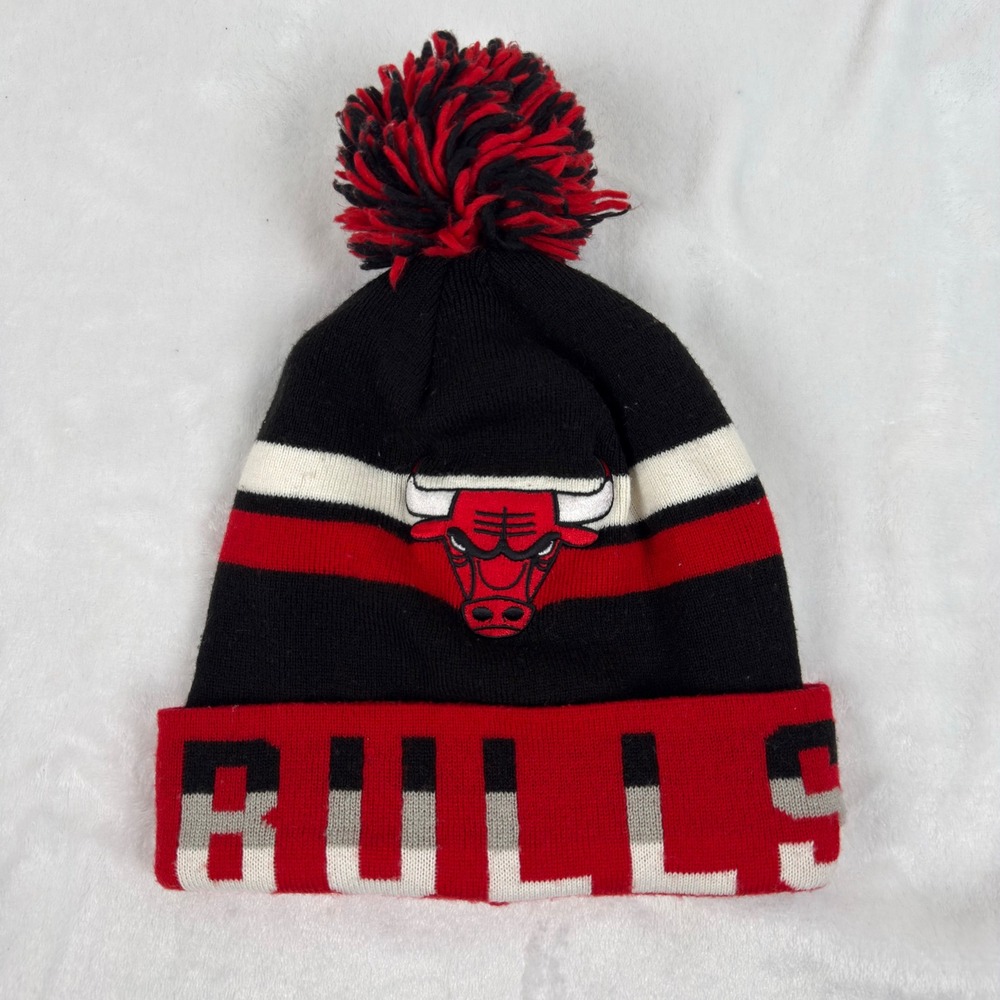 Mitchell & Ness Chicago Bulls Beanie Knit Pom Hat Black Red White NBA OSFM